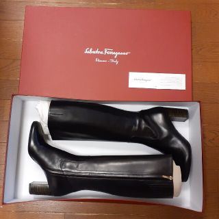 サルヴァトーレフェラガモ(Salvatore Ferragamo)のゆみ様専用　新品　フェラガモ　Ferragamo　ブーツ 25cm　8ハーフ　(ブーツ)