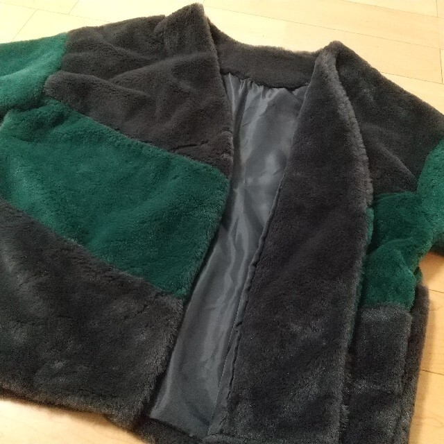 フェイクファー アウター レディースのジャケット/アウター(毛皮/ファーコート)の商品写真
