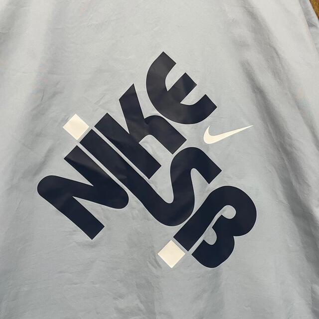 NIKE(ナイキ)のNIKE SB ナイキエスビー　ナイロンコーチジャケット　デカロゴプリント メンズのジャケット/アウター(ナイロンジャケット)の商品写真