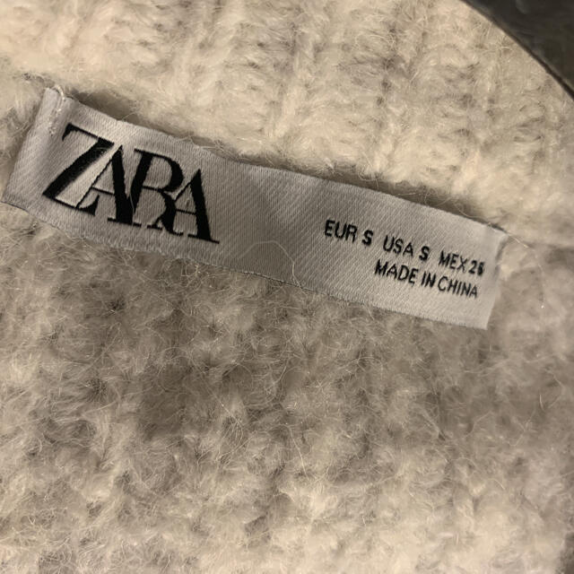 ZARA(ザラ)のZARA ポケット付きニットカーディガン　ザラ　白　ホワイト レディースのトップス(カーディガン)の商品写真