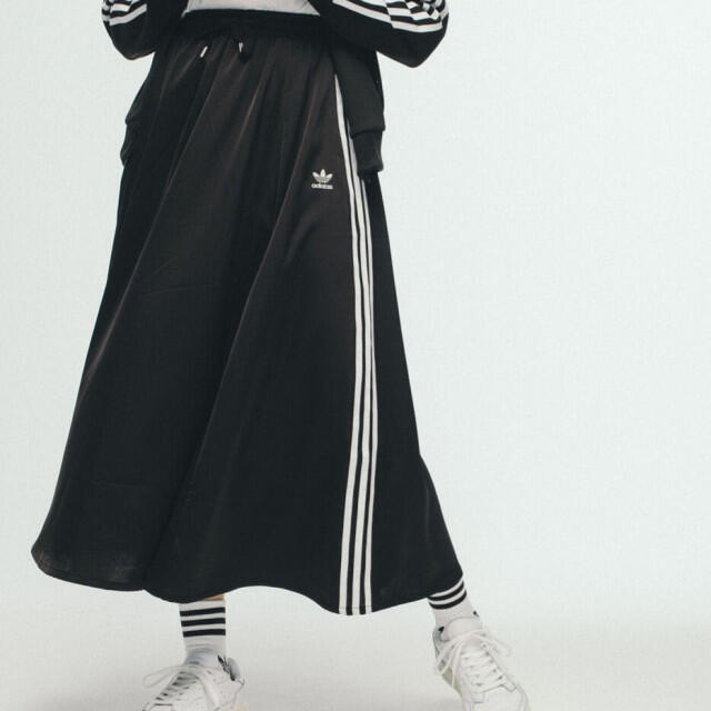 adidas(アディダス)のアディダス　スカート 　　K　M レディースのスカート(ロングスカート)の商品写真