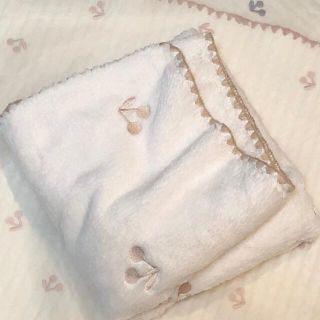 さくらんぼゴールド刺繍ベビー韓国イブル ファーブランケット/アイボリー70×90(毛布)