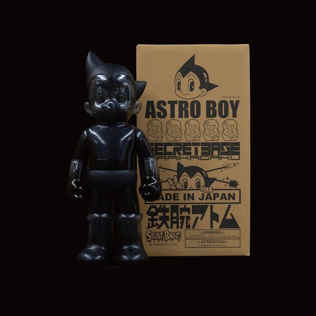 SECRETBASE(シークレットベース)のSECRET BASE PORTER STAND BLACK Astro Boy エンタメ/ホビーのおもちゃ/ぬいぐるみ(キャラクターグッズ)の商品写真