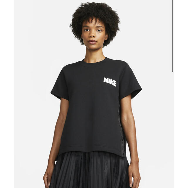 sacai(サカイ)のナイキ　サカイ　NIKE  Sacai 今季　Sサイズ　新品同様 レディースのトップス(Tシャツ(半袖/袖なし))の商品写真