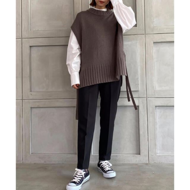 ZARA - センタープレステーパードパンツ ライトグリーン 新品未 ZARA - センタープレステーパードパンツ ライトグリーン 新品未