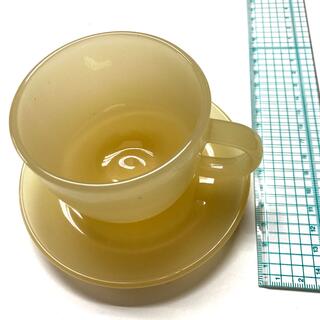 ファイヤーキング風　ミルクガラスカップ&ソーサー　黄色みアイボリー　ベージュ(ガラス)