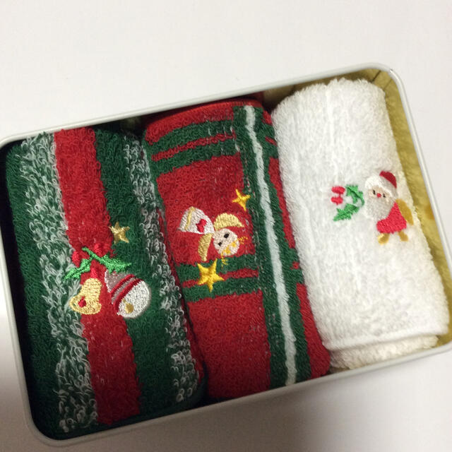 クリスマス サンタクロース タオル ハンカチ ミニギフト  エンタメ/ホビーのおもちゃ/ぬいぐるみ(キャラクターグッズ)の商品写真