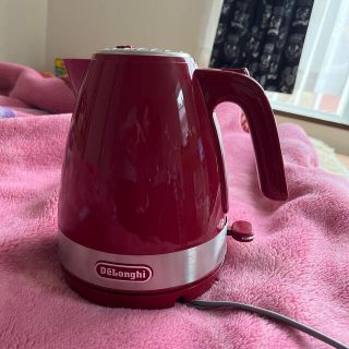 デロンギ(DeLonghi)のデロンギ 電気ケトル 赤(電気ケトル)