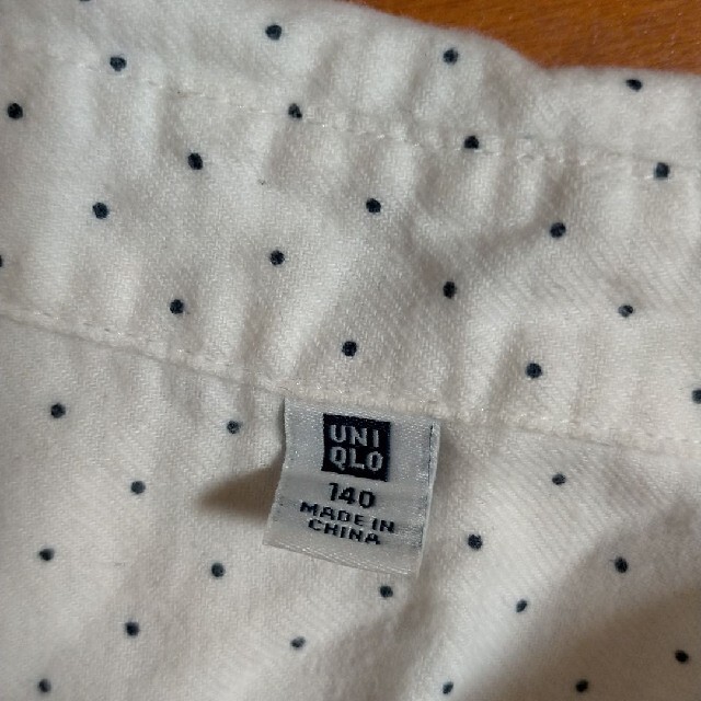 UNIQLO(ユニクロ)のUNIQLO ドット柄 丸襟 コットンブラウス キッズ/ベビー/マタニティのキッズ服女の子用(90cm~)(ブラウス)の商品写真