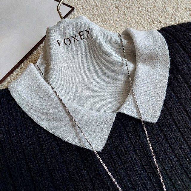 FOXEY(フォクシー)のFOXEY❤40 Knit Top  白襟ブラック レディースのトップス(カットソー(長袖/七分))の商品写真