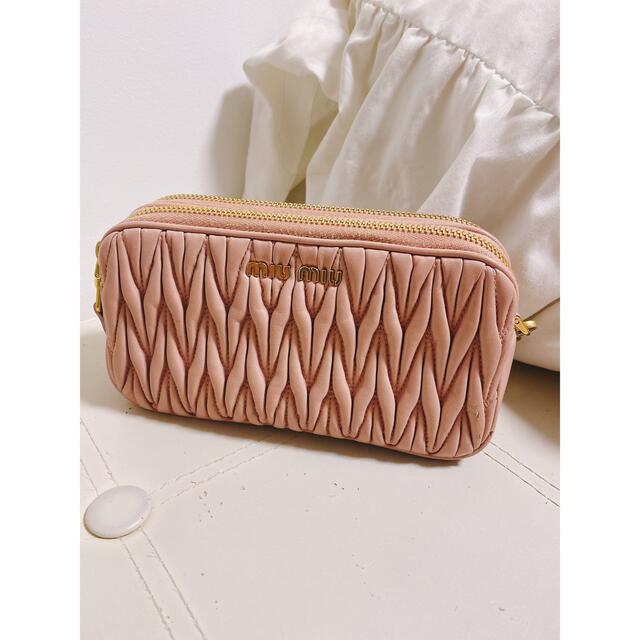 MIUMIUmiumiu マトラッセ　レザー　ショルダーバッグ