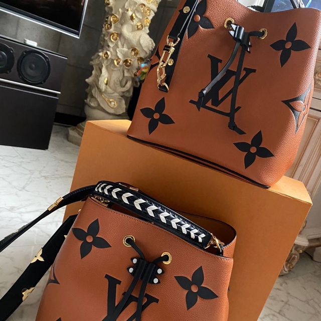 LOUIS VUITTON(ルイヴィトン)の★★専用★★ルイヴィトン♪新品ネオノエ◆モノグラムジャイアント★ レディースのバッグ(ショルダーバッグ)の商品写真