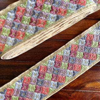インド刺繍リボン 布 カラフル パステル マカロン シルク糸 絹 アジアンバッグ(各種パーツ)