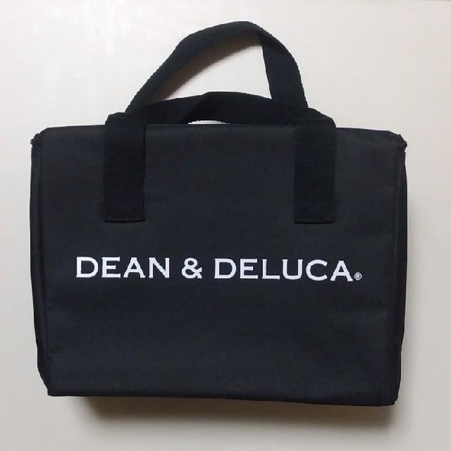 DEAN & DELUCA(ディーンアンドデルーカ)のDEAN＆DELUCA　ディーン＆デルーカ　保冷バッグ エンタメ/ホビーの雑誌(ファッション)の商品写真