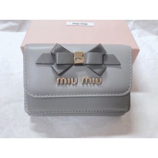 ミュウミュウ(miumiu)のMIUMIU 三つ折り財布　リボン(財布)