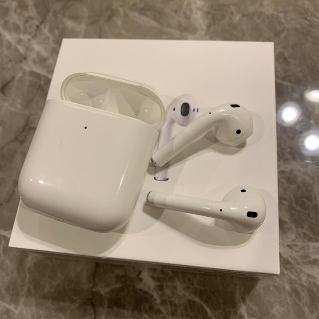 Apple(アップル)のAPPLE  AirPods with Wireless Charging Ca スマホ/家電/カメラのオーディオ機器(ヘッドフォン/イヤフォン)の商品写真