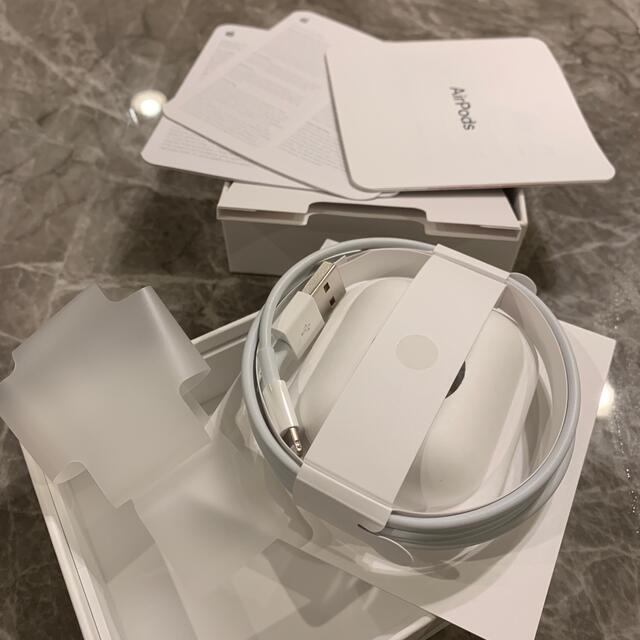 Apple(アップル)のAPPLE  AirPods with Wireless Charging Ca スマホ/家電/カメラのオーディオ機器(ヘッドフォン/イヤフォン)の商品写真