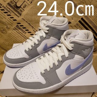 ナイキ(NIKE)の24.0㎝ ナイキ WMNS エアジョーダン 1 ミッド ウルフグレー(スニーカー)