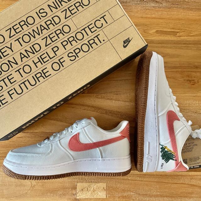 NIKE(ナイキ)の24.5㎝ NIKE エアフォース1 '07 SE ホワイト ピンク AF1 レディースの靴/シューズ(スニーカー)の商品写真