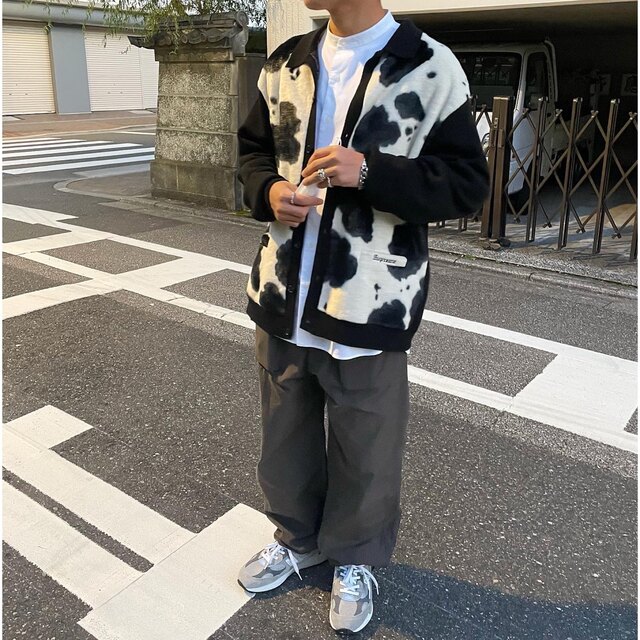 Supreme(シュプリーム)のSupreme Cow Print Cardigan Black XL メンズのトップス(カーディガン)の商品写真