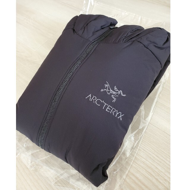 新品ARC'TERYX アトムLTフーディー　S　型番24108　ノースフェイス