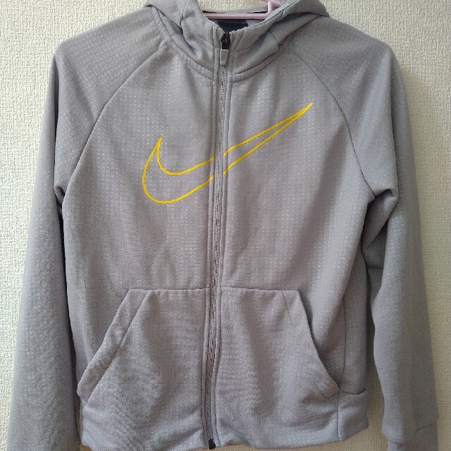 NIKE(ナイキ)のナイキ　キッズ　パーカー　前開きファスナー　140　150 キッズ/ベビー/マタニティのキッズ服男の子用(90cm~)(ジャケット/上着)の商品写真