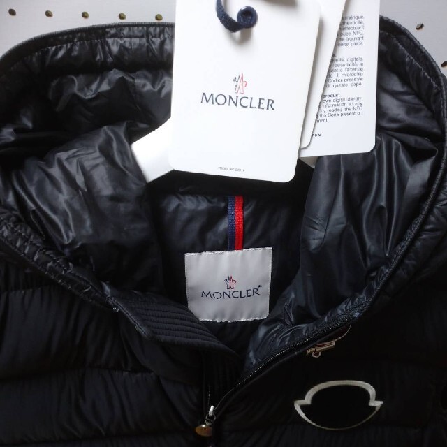 MONCLER(モンクレール)の☆美品 MONCLER モンクレール VANOISE GILET ダウンベスト メンズのジャケット/アウター(ダウンベスト)の商品写真