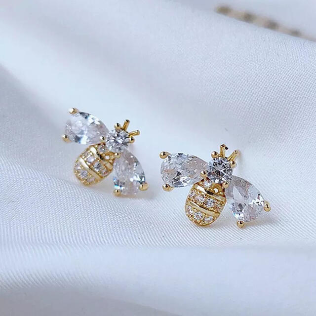 蜂　ピアス　可愛い レディースのアクセサリー(ピアス)の商品写真