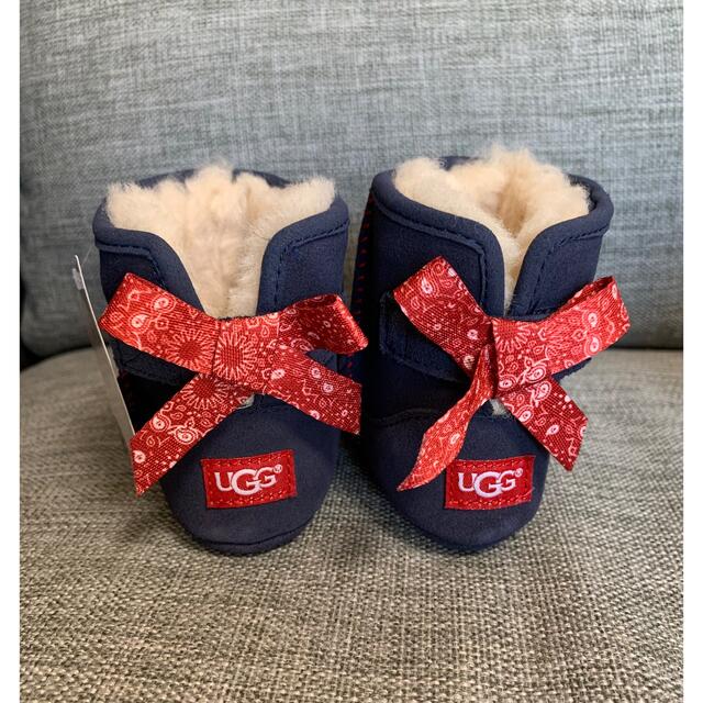 UGG(アグ)のUGG ムートンブーツ ベビー　ネイビー/ペイズリー柄リボン　　12.5cm キッズ/ベビー/マタニティのベビー靴/シューズ(~14cm)(ブーツ)の商品写真