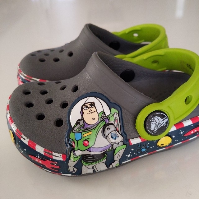 crocs - バズライトイヤー 光る キッズ クロックス サイズ6の crocs - バズライトイヤー 光る キッズ クロックス サイズ6の