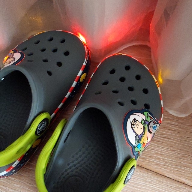 crocs - バズライトイヤー 光る キッズ クロックス サイズ6の crocs - バズライトイヤー 光る キッズ クロックス サイズ6の
