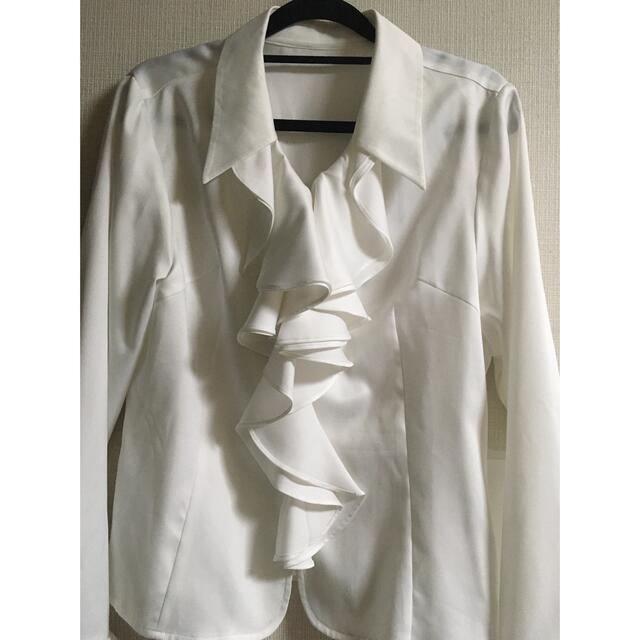 ドレスシャツ　フリルブラウス　ホワイト　式服　発表会　フリル　17r レディース レディースのトップス(シャツ/ブラウス(半袖/袖なし))の商品写真
