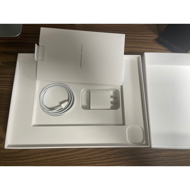 Apple(アップル)のM1 iPad Pro 11インチ　純正キーボード　PITAKA MagEZ2付 スマホ/家電/カメラのPC/タブレット(タブレット)の商品写真