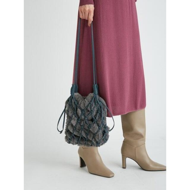 Mila Owen(ミラオーウェン)のファー巾着ネットバッグ  グレイ レディースのバッグ(ハンドバッグ)の商品写真