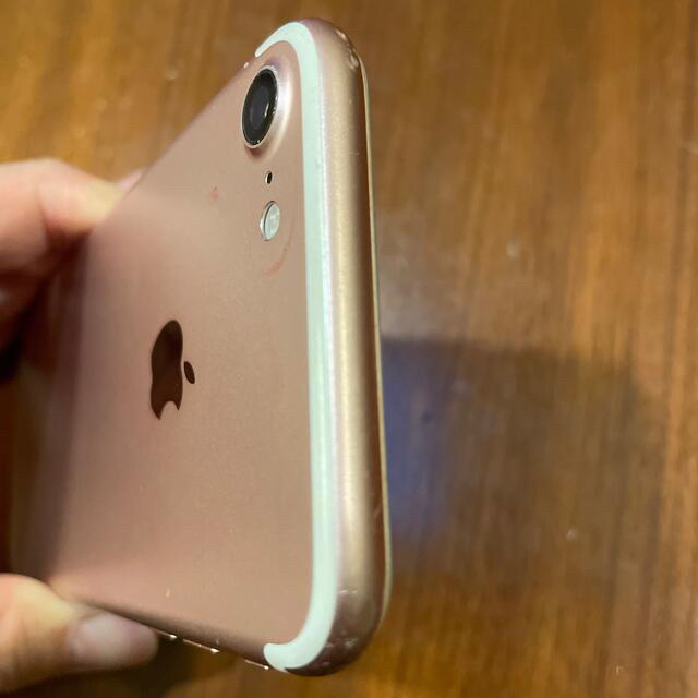 Apple(アップル)のiPhone7 32GBローズゴールド ジャンク スマホ/家電/カメラのスマートフォン/携帯電話(スマートフォン本体)の商品写真