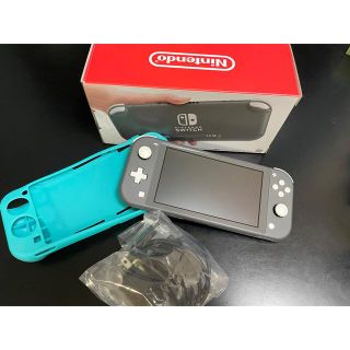 ニンテンドースイッチ(Nintendo Switch)のNintendoSwitch light グレー　カバー付き(家庭用ゲーム機本体)