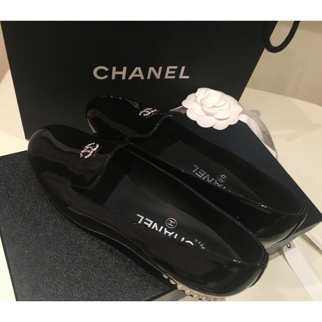 CHANEL ⭐︎ パールフラットシューズ-