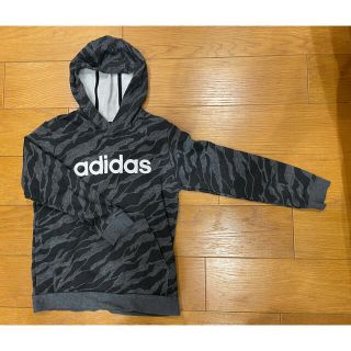 アディダス(adidas)のadidas キッズパーカー　150(Tシャツ/カットソー)