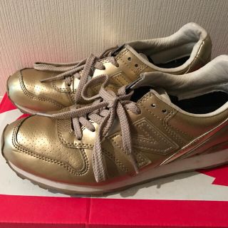 ニューバランス(New Balance)のニューバランス ゴールド 中古 24.0(スニーカー)