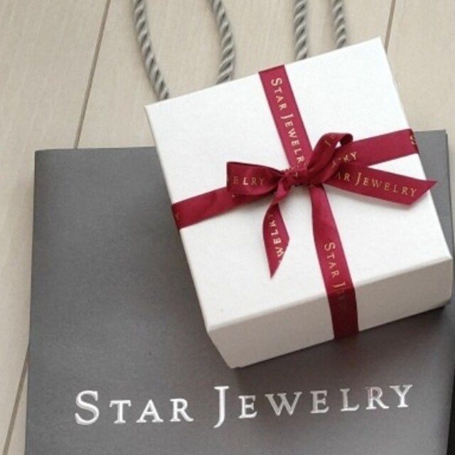 STAR JEWELRY(スタージュエリー)のスタージュエリー STAR JEWELRY クリスマス限定腕時計  2018 レディースのファッション小物(腕時計)の商品写真