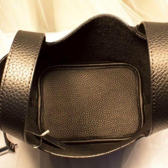 高級本革 ハンドバッグ キューブ バケツバッグ S ブラック レディースのバッグ(トートバッグ)の商品写真