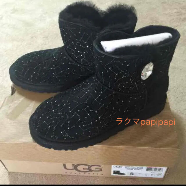 UGG(アグ)の新品　UGG 星座 スワロフスキーボタン ブーツ　ショートブーツ レディースの靴/シューズ(ブーツ)の商品写真