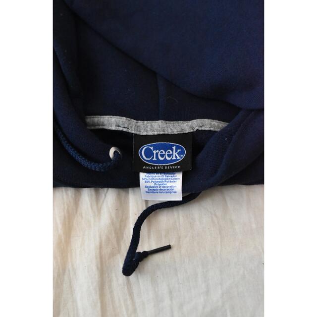 1LDK SELECT(ワンエルディーケーセレクト)のCREEK ANGLERS DEVICE / SCRIPT LOGO HOODY メンズのトップス(パーカー)の商品写真