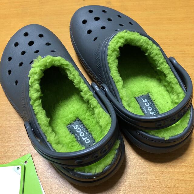 crocs(クロックス)の新品 18.5㎝ クロックス クラシック ラインド クロッグ キッズ キッズ/ベビー/マタニティのキッズ靴/シューズ(15cm~)(サンダル)の商品写真