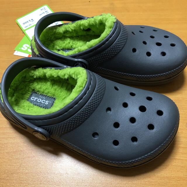 crocs(クロックス)の新品 18.5㎝ クロックス クラシック ラインド クロッグ キッズ キッズ/ベビー/マタニティのキッズ靴/シューズ(15cm~)(サンダル)の商品写真