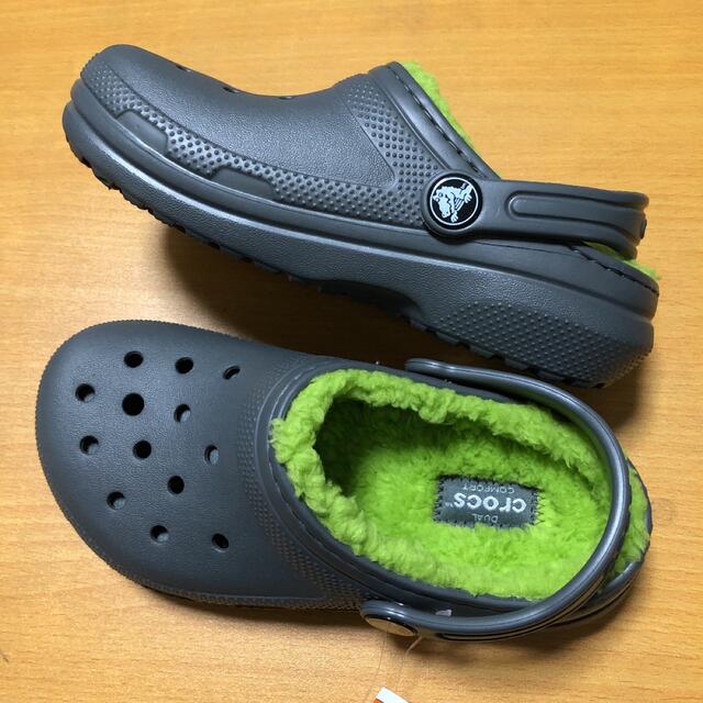 crocs(クロックス)の新品 18.5㎝ クロックス クラシック ラインド クロッグ キッズ キッズ/ベビー/マタニティのキッズ靴/シューズ(15cm~)(サンダル)の商品写真