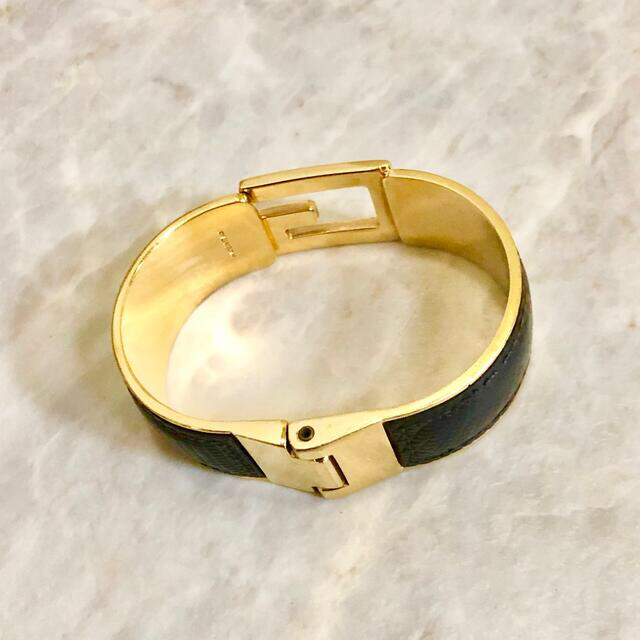 61%以上節約 グッチ バングル ブレス ゴールド金具 Gプレート