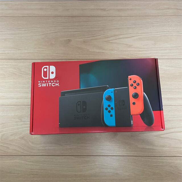 Nintendo Switch(ニンテンドースイッチ)のSwitch 新品　外箱に傷あり エンタメ/ホビーのゲームソフト/ゲーム機本体(家庭用ゲーム機本体)の商品写真