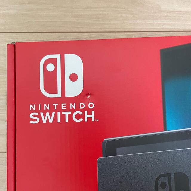 新品未使用　Nintendo Switch本体　箱に傷あり