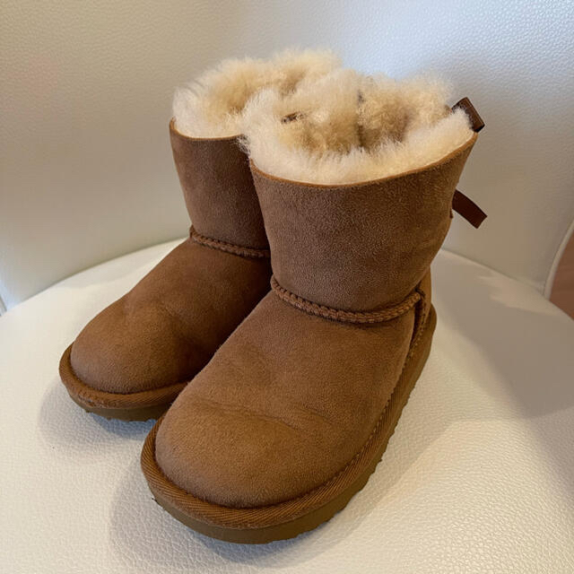 UGG(アグ)のUGG ムートンブーツ　リボン　16cm キッズ/ベビー/マタニティのキッズ靴/シューズ(15cm~)(ブーツ)の商品写真